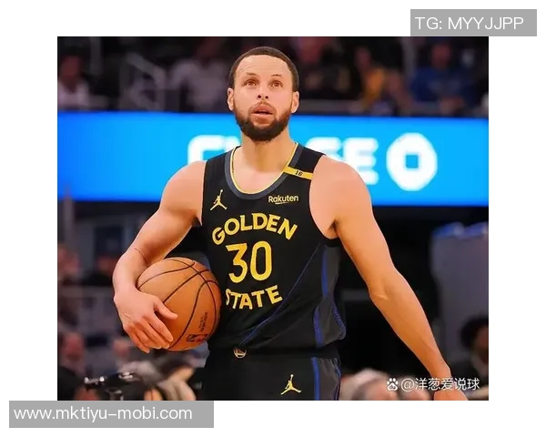 库里轻松发挥全场12投6中贡献14分5助攻巧妙吸引防守展现团队配合魅力 库里轻松发挥全场12投6中贡献14分5助攻巧妙吸引防守展现团队配合魅力